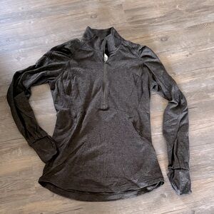 Like new condition. Only worn once. Extra Mile 1/2 Zip